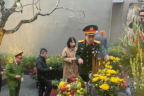 Quận Đống Đa dâng hương tưởng niệm đồng bào, chiến sĩ bị bom B52 sát hại