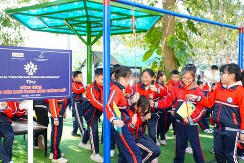 Bàn giao 3 'Công viên xanh trong lòng thành phố'