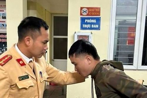 Cảnh sát giao thông 'bắt nóng' đối tượng cướp giật