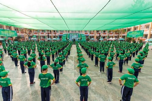 Cha mẹ tìm cách khuyến khích con tập thể thao