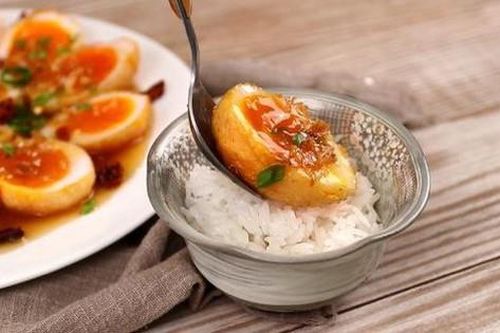 Đầu bếp nhà hàng gợi ý cách 'nâng tầm' trứng luộc: Ngon như trứng ngâm tương nhưng thao tác nhanh hơn nhiều!