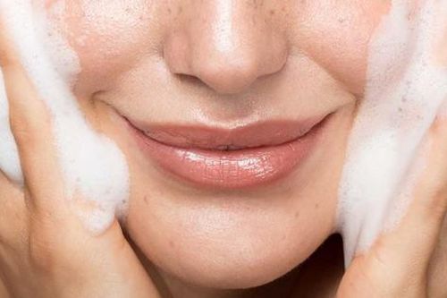 5 thói quen khiến da càng khô ráp khi trời hanh khô