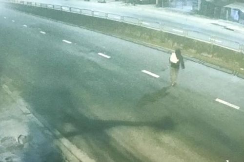 Dỡ mái ngói đột nhập cửa hàng điện thoại trộm cắp trị giá hàng trăm triệu