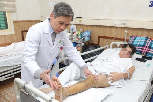 CSGT bị thanh niên không đội mũ bảo hiểm tông gãy chân đã được phẫu thuật