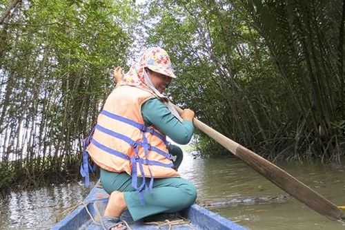 Người đàn bà giữ rừng