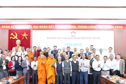 BẢN TIN MẶT TRẬN: Phó Chủ tịch Trương Thị Ngọc Ánh tiếp đoàn đại biểu người có uy tín tỉnh Sóc Trăng