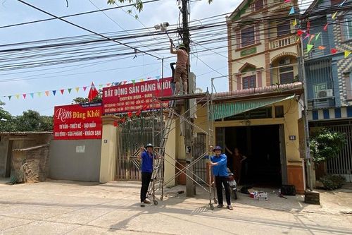 Những đôi 'mắt làng'