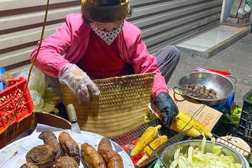 Kiếm tiền triệu mỗi tối từ ngô, khoai nướng