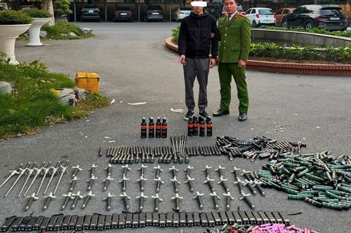 Thu giữ gần 600 công cụ hỗ trợ trong phòng trọ của nam thanh niên