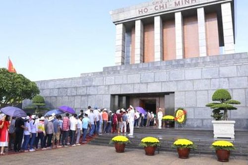 Đón tiếp, phục vụ chu đáo hơn 2,2 triệu đồng bào và khách quốc tế vào Lăng viếng Bác