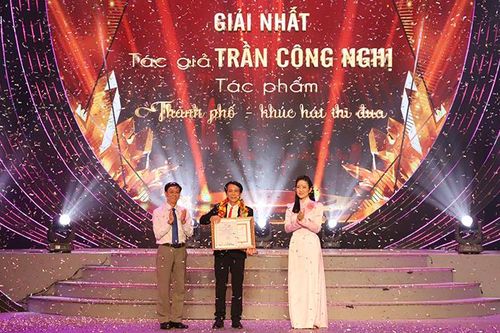 Trao giải Cuộc vận động sáng tác ca khúc đề tài Thi đua yêu nước