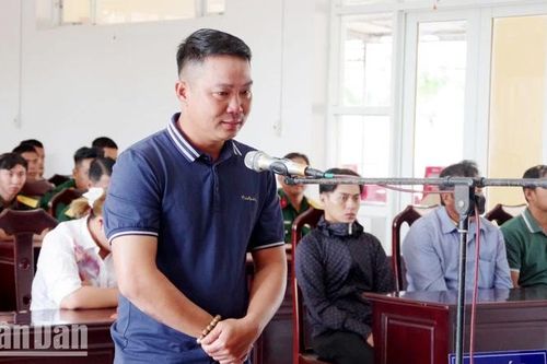 Lĩnh 4 năm tù vì lái ô-tô làm chết 2 người và bị thương 1 quân nhân