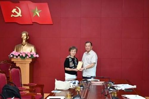 Tấm lòng của bạn bè thế giới với nạn nhân da cam Việt Nam