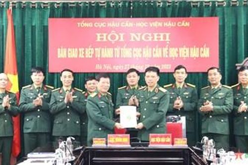 Học viện Hậu cần tiếp nhận xe bếp tự hành từ Tổng cục Hậu cần