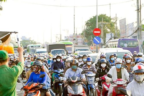 Cửa ngõ giao thông TPHCM: Bao giờ thông thoáng?