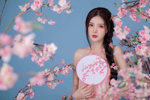 Vẻ quyến rũ khó cưỡng của gái xinh được mệnh danh 'búp bê Việt'