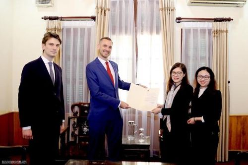 Bộ Ngoại giao trao Giấy Chấp nhận lãnh sự danh dự của Cộng hòa Ba Lan tại Việt Nam