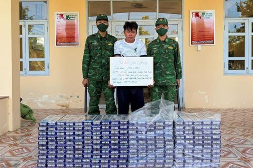 Bắt đối tượng vận chuyển thuốc lá nhập lậu