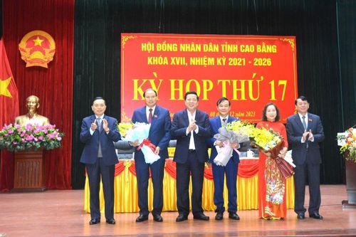 Phê chuẩn ông Hoàng Văn Thạch giữ chức vụ Phó Chủ tịch UBND tỉnh Cao Bằng