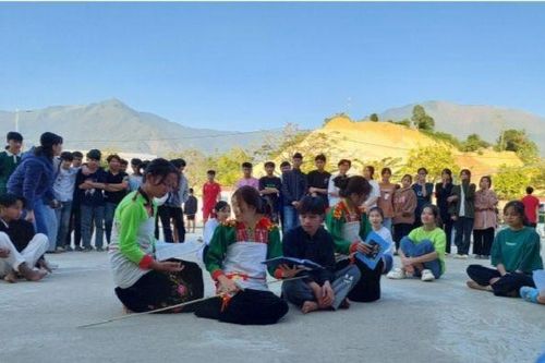 Nữ sinh dân tộc thiểu số 'nặng lòng' với những khúc hát dân ca