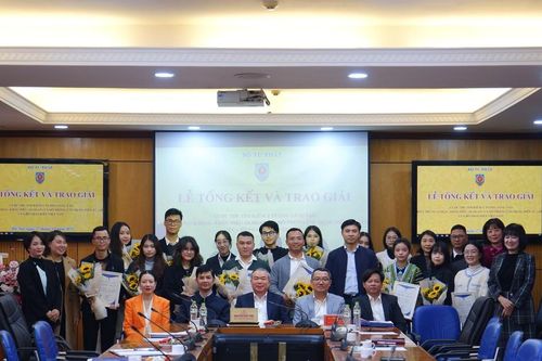 Trao giải cuộc thi 'Tìm kiếm ý tưởng sáng tạo biểu trưng, khẩu hiệu và Mô phỏng ứng dụng điện tử Bộ pháp điển Việt Nam'