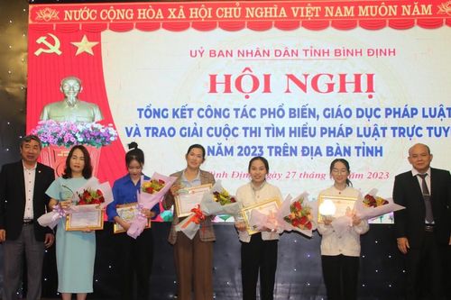 Trao giải cuộc thi Tìm hiểu pháp luật trực tuyến năm 2023 trên địa bàn tỉnh Bình Định