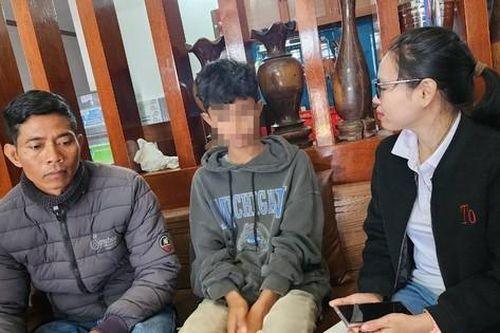 Yêu cầu báo cáo vụ học sinh bị thầy giáo đánh: Chẳng may khua tay hay dùng roi quất?