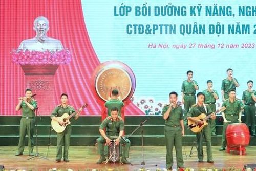 Nâng cao tinh thần và nhiệt huyết cho cán bộ Đoàn áo lính