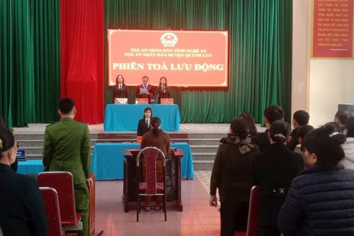 TAND huyện Quỳnh Lưu xét xử lưu động vụ án buôn bán pháo trái phép