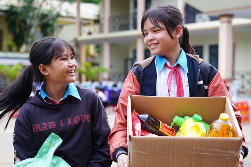 100 suất quà đến với học sinh miền núi Quảng Nam