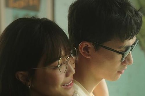 Diệu Nhi khóc vì cảnh hôn bị mỹ nam kém 7 tuổi cắn tóe máu môi