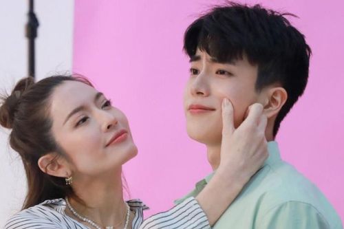 Tài tử Thái Lan 'gây sốt' khi công khai hẹn hò đàn chị lớn hơn 16 tuổi