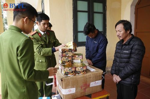 Phê chuẩn khởi tố 2 đối tượng buôn bán, tàng trữ pháo