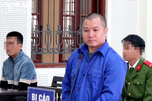 Nhét ma túy trong túi quần, nam thanh niên lấy cớ đi thăm mẹ để vận chuyển thuê