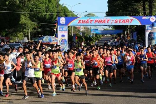 1.500 vận động viên tham gia Giải Việt dã 'Chinh phục đỉnh cao Bà Rá'