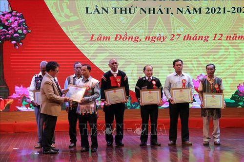Tôn vinh 448 người có uy tín vùng đồng bào dân tộc thiểu số
