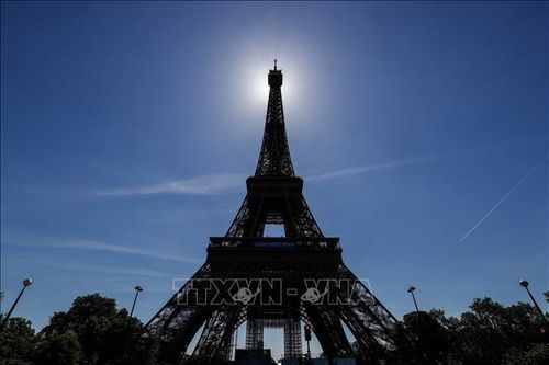 Tháp Eiffel phải đóng cửa do nhân viên đình công