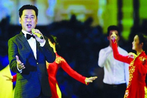 Cuộc sống viên mãn của NSND Tạ Minh Tâm bên gia đình hạnh phúc