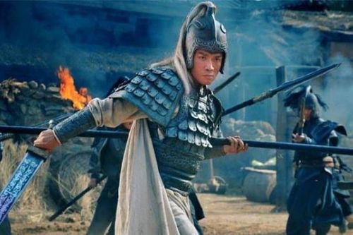 Trong Tam Quốc, chỉ có 2 người có thể đánh bại Lữ Bố, thứ nhất là sư phụ Triệu Vân, người còn lại còn giỏi hơn