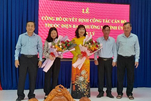 Ban Thường vụ Tỉnh ủy An Giang trao quyết định cán bộ tại huyện Phú Tân