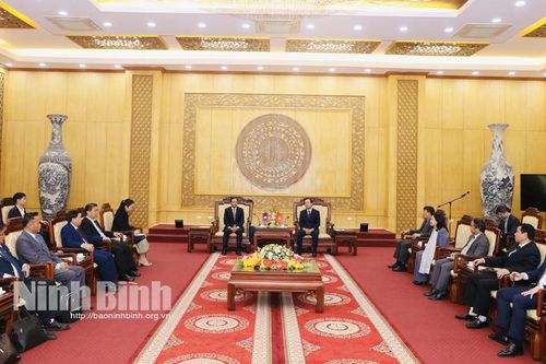 Đồng chí Chủ tịch UBND tỉnh tiếp, làm việc với Đoàn đại biểu biên giới Việt Nam-Lào