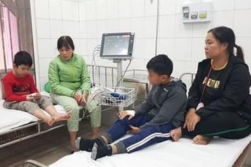 Người già, trẻ em nhập viện vì mưa lạnh kéo dài