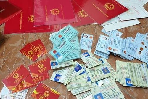 Triệt phá đường dây làm giấy tờ giả qua mạng xã hội
