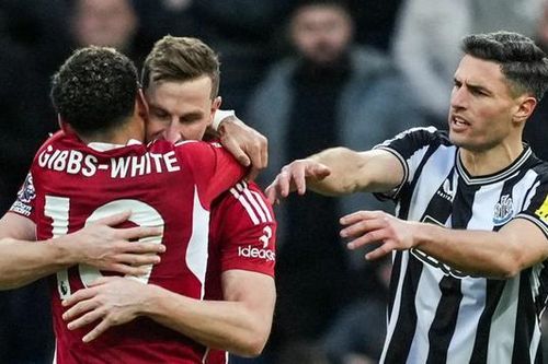 Thua đối thủ trụ hạng, Newcastle rơi vào khủng hoảng