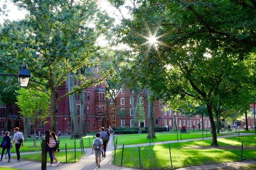 Đại học Harvard tạo nguồn thu từ đâu mà giàu hơn 120 nền kinh tế thế giới?