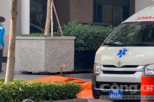 Điều tra người đàn ông rơi lầu tử vong tại trường Đại học ở TPHCM