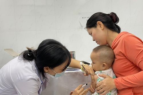 Thiếu trầm trọng vaccine 5 trong 1 cho trẻ: Bộ Y tế chỉ đạo khẩn