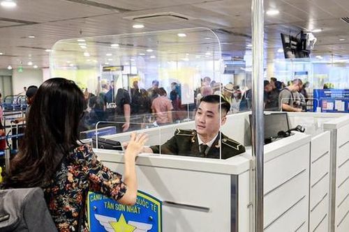 Khuyến cáo hành khách đi lại dịp cao điểm Tết tại sân bay Tân Sơn Nhất