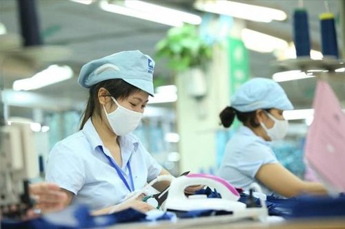 Một doanh nghiệp thưởng tết Dương lịch 2024 gần 100 triệu đồng cho lao động