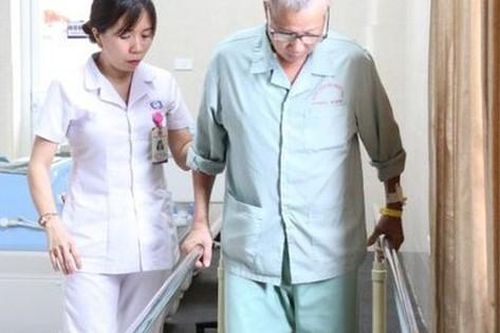 3 lưu ý phục hồi chức năng cho bệnh nhân sau đột quỵ